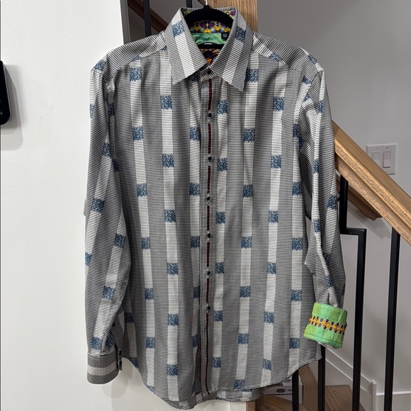 Robert Graham Other - Robert Graham Casual Button Down Shirt worn gently no signs of wear